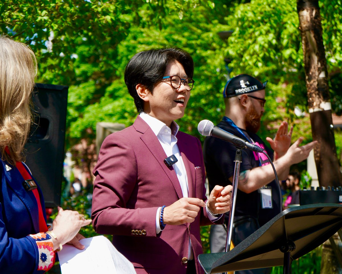 What a beautiful day to stand up for 2SLGBTQIA+ rights in Ontario and in Canada! Thank you @FaeJohnstone and @QueerMomentum for a great event. Your @OntarioNDP team will keep fighting to make Ontario a place where everyone is welcome. #ONpoli