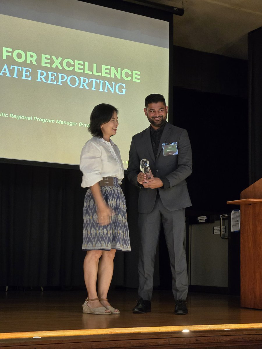Recipients of <a href="/earthjournalism/">Earth Journalism Network</a> Excellence in Reporting awards, Caroline Chebet from Standard Newsgroup Kenya @ <a href="/KalainH/">Kalain Hosein</a>, Founder of Trinidad &amp; Tobago Weather Center #EJN20ayears