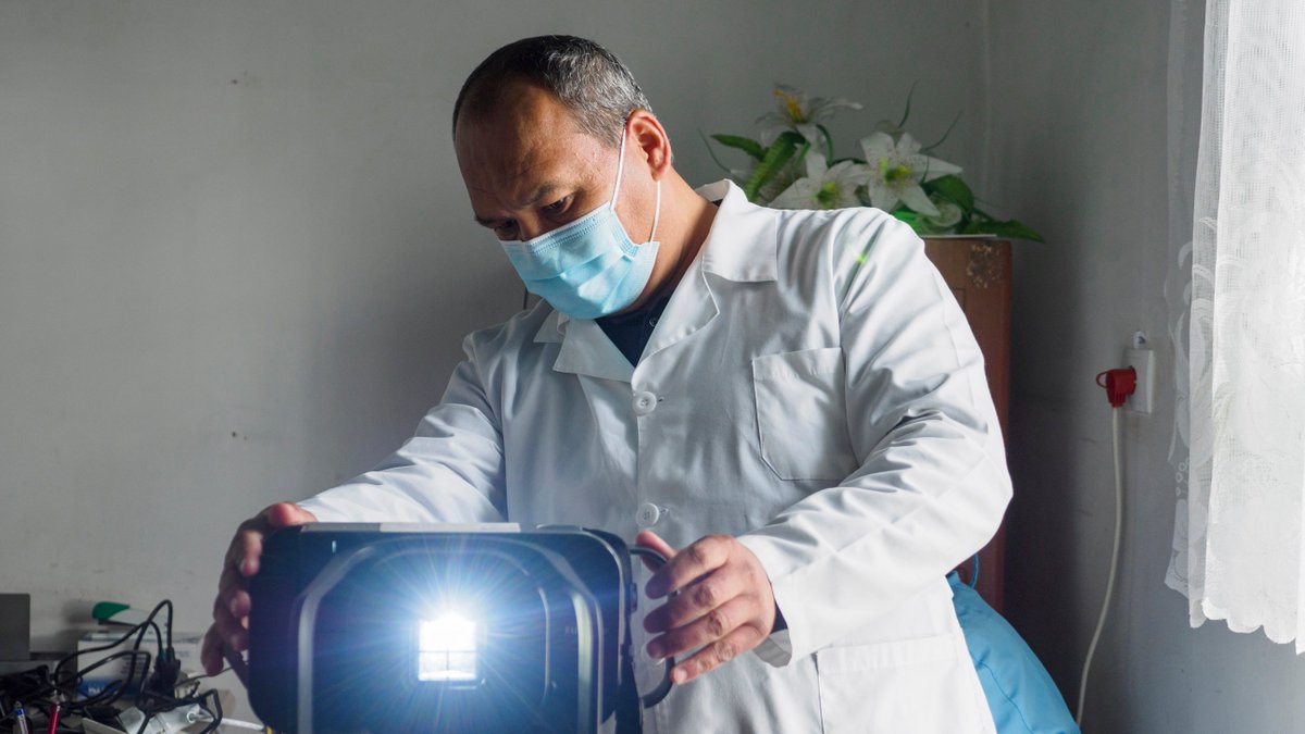 From Tajikistan to South Sudan, AI-powered X-rays are transforming TB diagnosis. 

With partnerships & @UNDP's support, see how communities are gaining access to life-saving screenings for #Health4All. 

Learn more: go.undp.org/ZPG