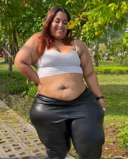 ssbbwemmapear's tweet photo. RT💝my stretch marks and my growing belly feedee🥰 👉🏼write me

https://t.co/RYC8nRRoec 

💐Click below to text me: https://t.co/WFSgWhmLR5

#chushing #ssbbw #feedee #thickthighs #giantass #weightgain #curvy #bbw #foodie #cellulite #bbwmodel #biggirls #curvage https://t.co/ywsndOnxc6