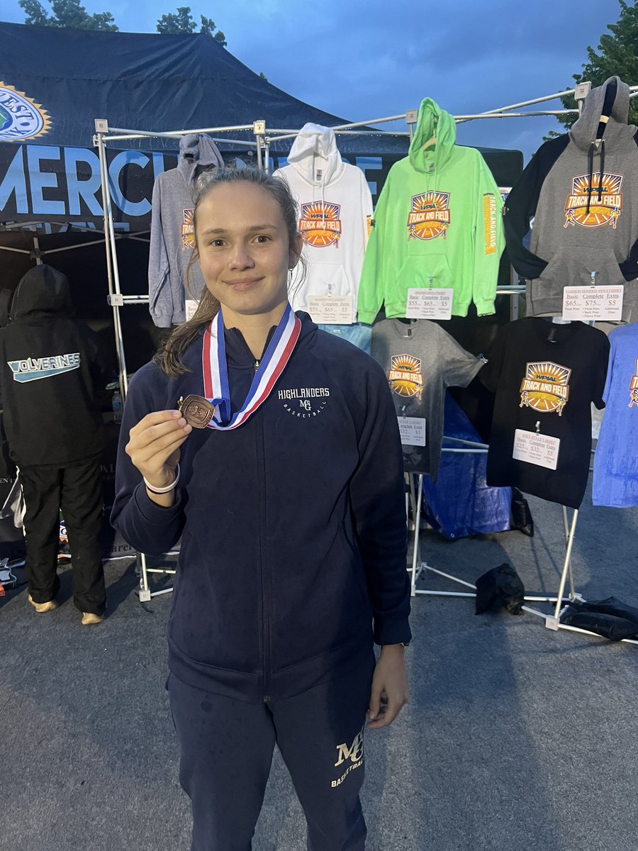 Taylor placed 8th and took home a 🏅 in Javelin at WPIALS! It was a long day for all the competitors with weather delays.