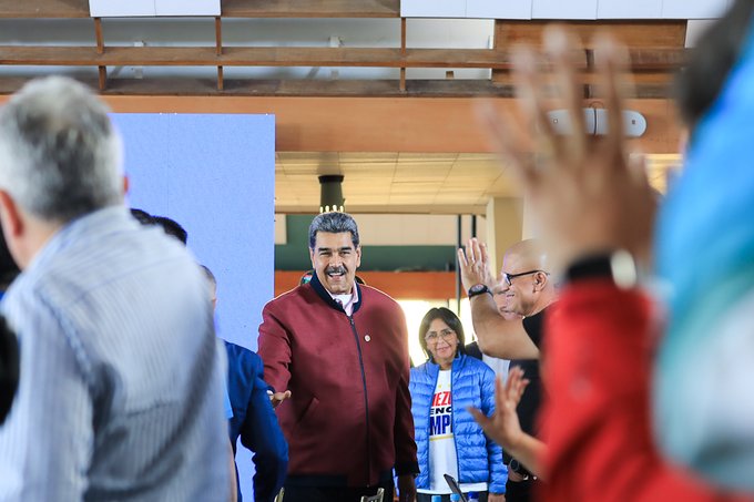#16May Presidente @NicolasMaduro dio a conocer los nombres de los integrantes del Comando de Campaña Venezuela Nuestra, informó que la coordinación general estará a cargo del presiente de la @Asamblea_Ven  @jorgerpsuv. laradiodelsur.com.ve/?p=156831 #EsteEsUnPuebloMaduro