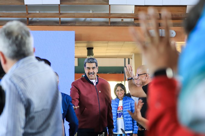 #17May Presidente @NicolasMaduro dio a conocer los nombres de los integrantes del Comando de Campaña Venezuela Nuestra, informó que la coordinación general estará a cargo del presiente de la @Asamblea_Ven @jorgerpsuv. laradiodelsur.com.ve/?p=156831 #EsteEsUnPuebloMaduro