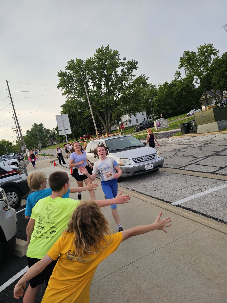 Way to go <a href="/LincolnD303/">Lincoln Elementary</a> runners club- finishing your 5k - supporting She runs the Fox! Thank you Ms.Kappele and Ms. Semenek for your support and training!