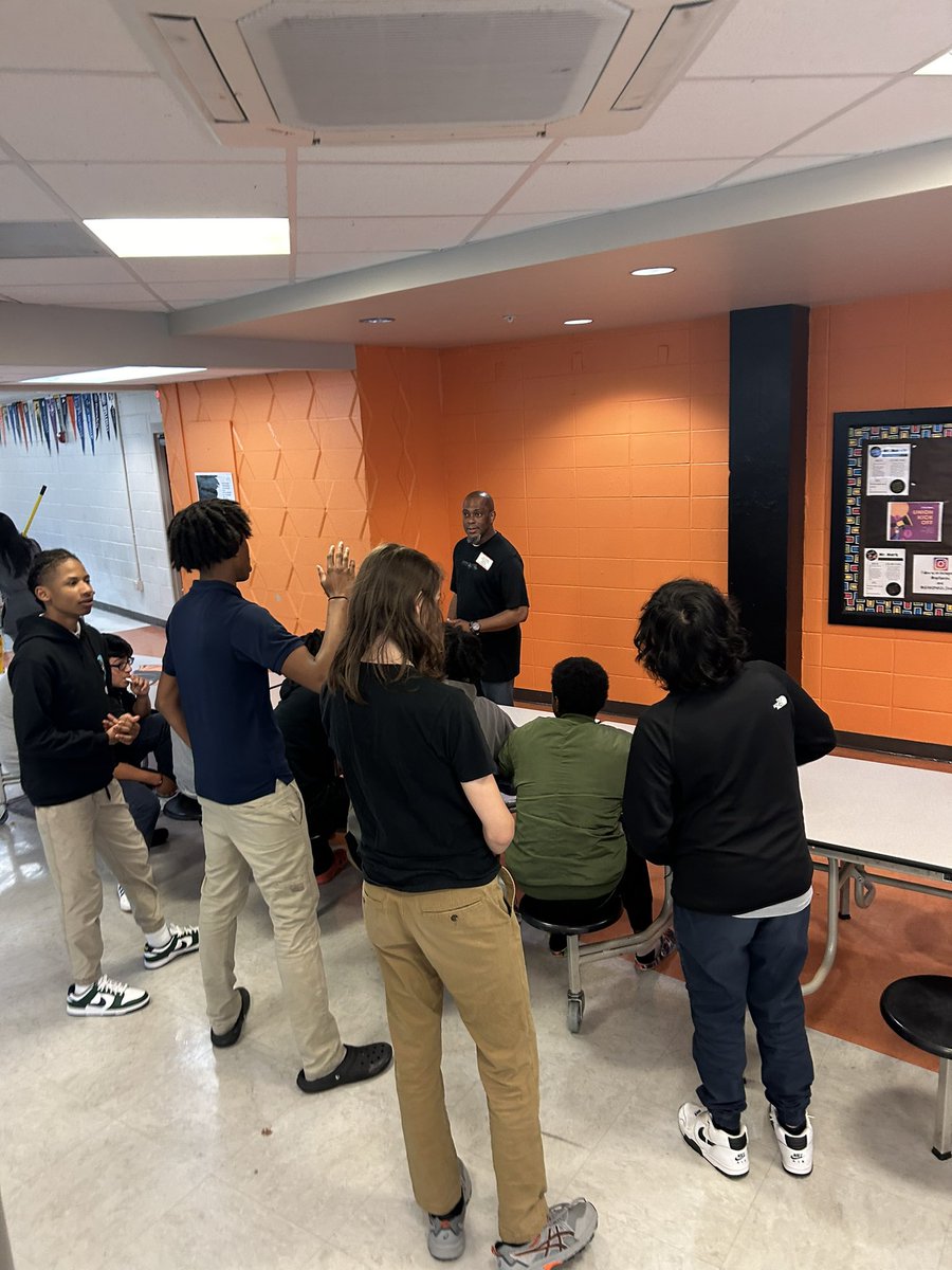 Thank you for our guest who came out to provide some life skills and career advice to our scholars on our Career Day in Stratford Country. 🧡🖤🧡🖤 @metroschools @mnps_fcp @fcsnashville @conley4kids