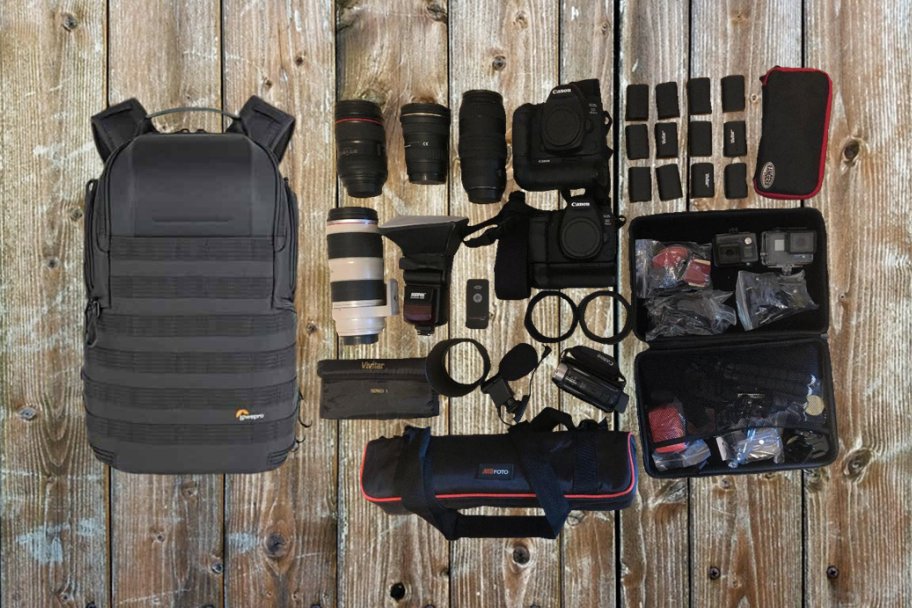 It is important for every travel photographer to be prepared.  Here are the Top 18 pieces of gear that every travel photographer should have in their bag. #Travel #TravelPhotography #TravelGear #PhotographyGear wanderlustphotosblog.com/2018/02/21/18-…