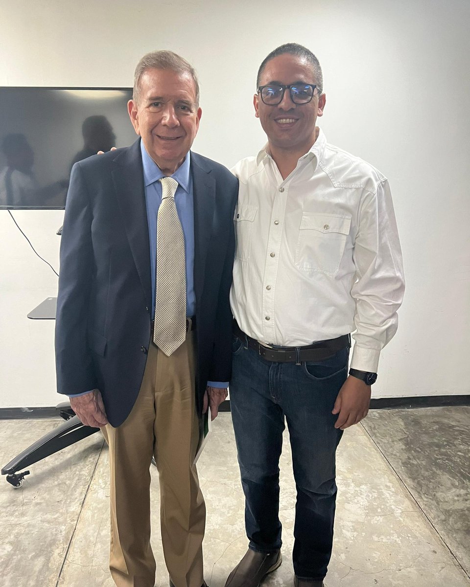Con el próximo presidente de la transición ENMUNDO GONZALEZ URRUTIA <a href="/EdmundoGU/">Edmundo González</a>, un orgullo como joven conversar con nuestro candidato que será el instrumento del pueblo para junto a nuestra líder <a href="/MariaCorinaYA/">María Corina Machado</a> y el liderazgo de los partidos politicos recuperaremos la Democracia.