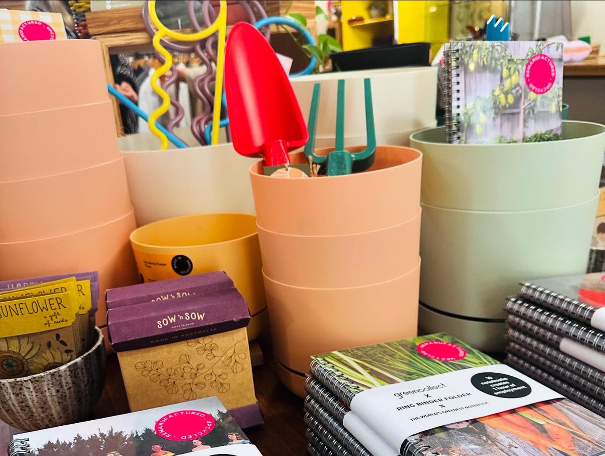 Good morning from @GreenCollect Yarraville with Katie Hall MP🌿

Thanks to Anita & Dominique from Green Collect -an innovative social enterprise in Yarraville, Braybrook & Queen Vic Market

Reusing & repurposing office items & other products so we can all live a little greener 🌱