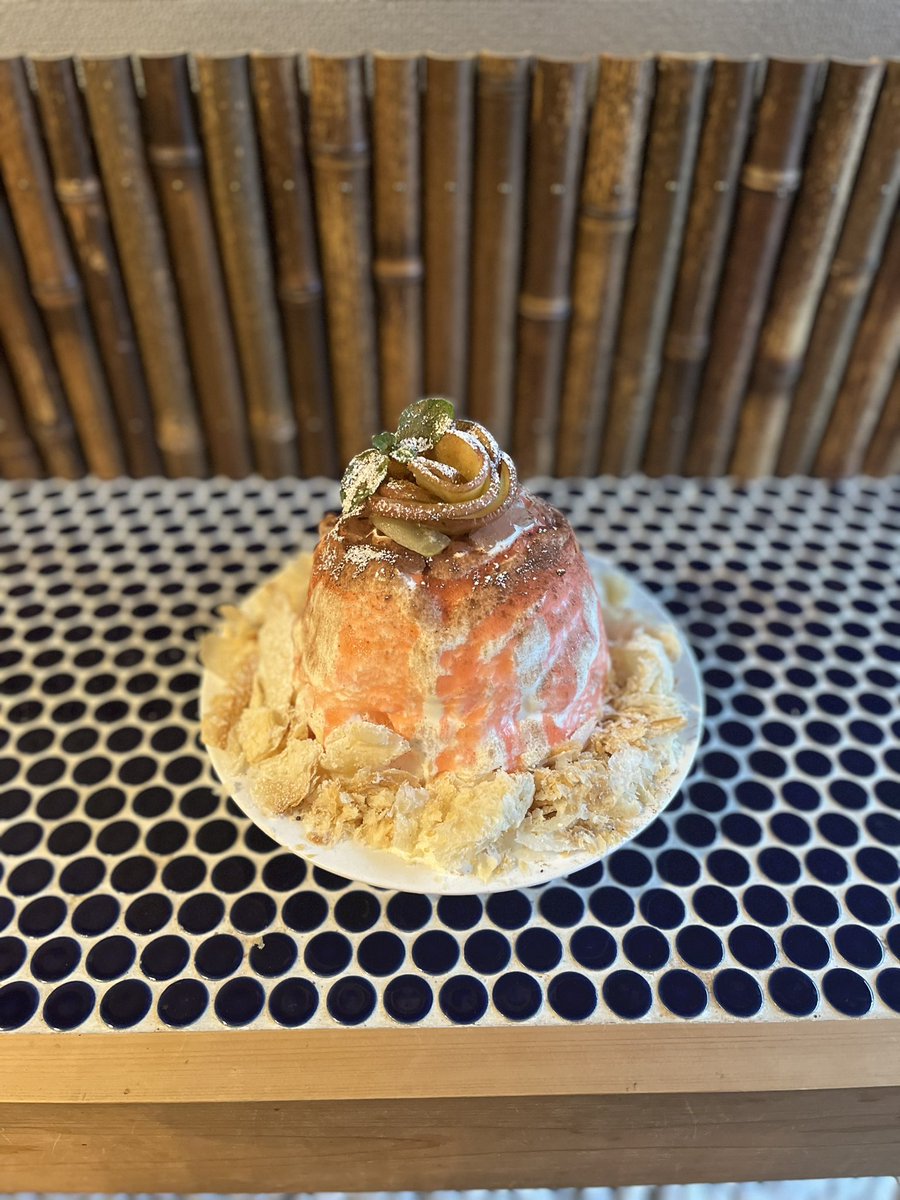 hyo_emon's tweet photo. おはようございます🌞
本日気持ちの良い天気☀️
THEかき氷日和🍧
皆様のご来店お待ちしてます☆
期間限定のアップルパイもご用意あります♪ https://t.co/U4O0Iikdfq