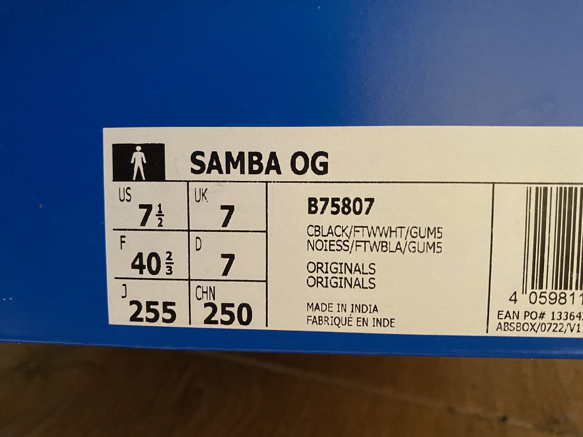 Adidas samba og สีดำ
 7uk 25.5cm 
เพิ่งใส่ไปครั้งเดียว ซื้อมาหลวมไปค่ะ
ราคา 3300 รวมส่ง (ลดได้) 🎀
dm สอบถามเพิ่มเติมได้เลยค่ะ 
#samba #sambaog #adidasthailand #adidassamba #ส่งต่อเสื้อผ้า #ส่งต่อsamba #ส่งต่อรองเท้า