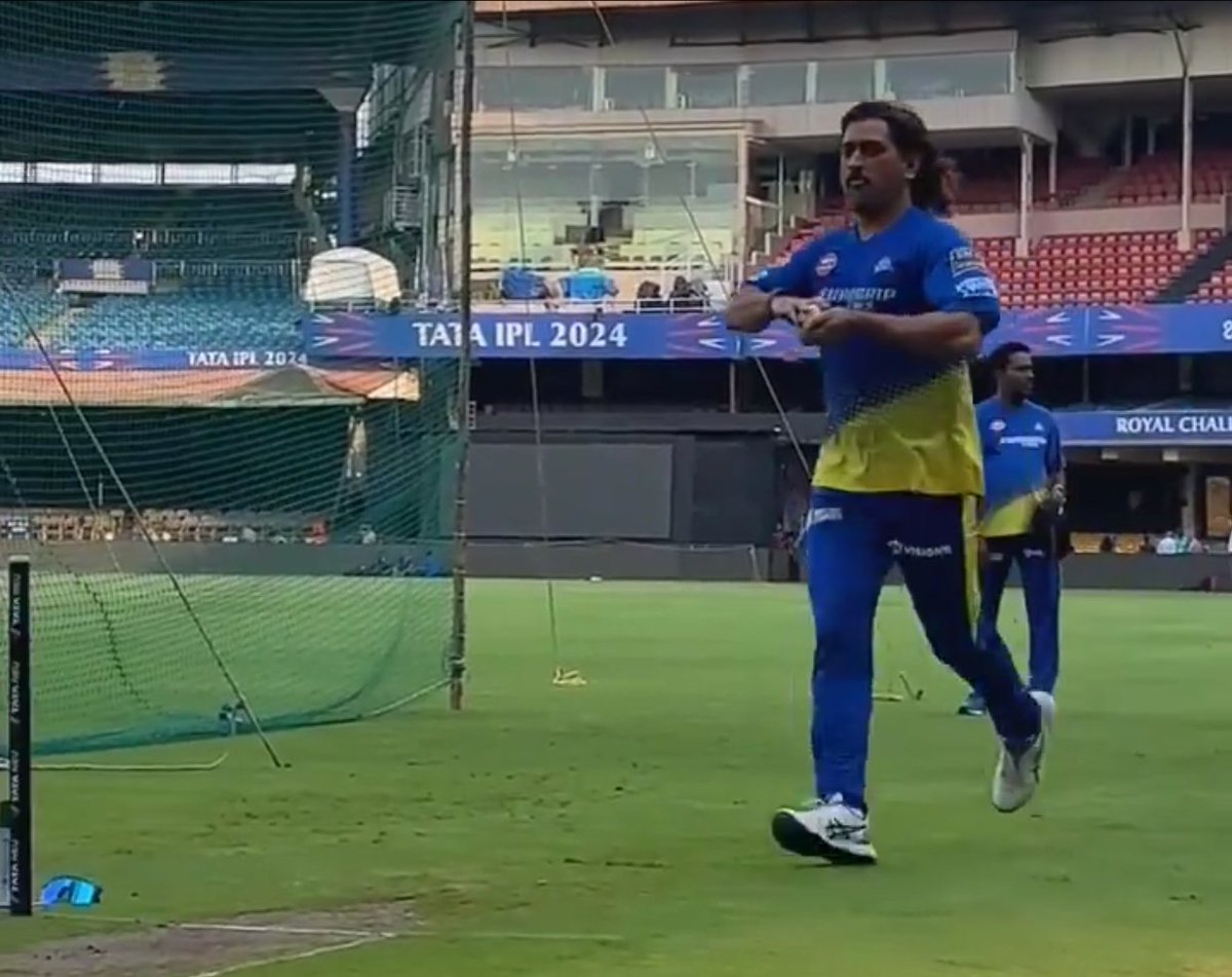 vikasjangu54's tweet photo. Good morning 🌄 🌄 🌞
KOHLI 🤝 DHONI.
- Both were bowling in nets in Chinnaswamy #SHRvsGT https://t.co/R26uky7yHM