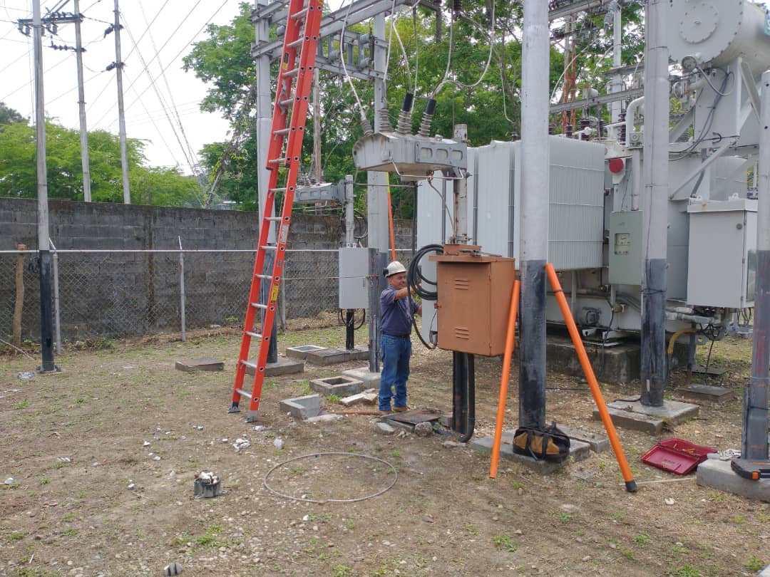 ⚡️ 𝕋𝕒́𝕔𝕙𝕚𝕣𝕒 La fuerza trabajadora de #Corpoelec realizó un Mantenimiento Correctivo en la Subestación El Piñal 34,5/13,8 kV, en función de seguir fortaleciendo la operatividad de los circuitos Ayarí, Santo Domingo y Fundación situados en la zona sur de la entidad andina.