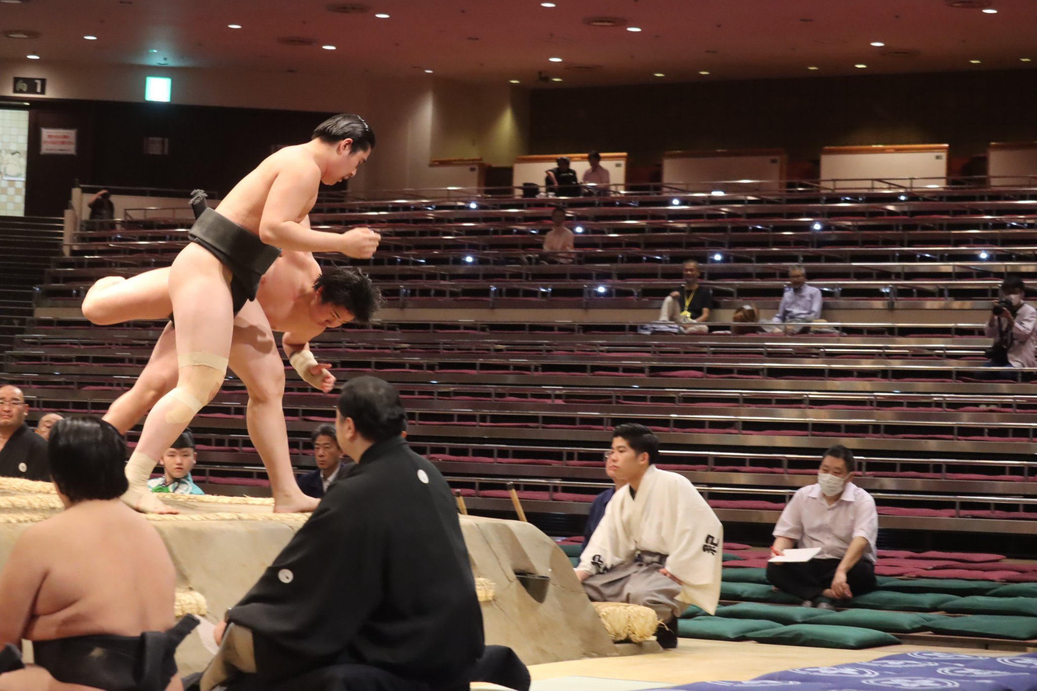 GNvzykZbsAAkmt3.jpg:large