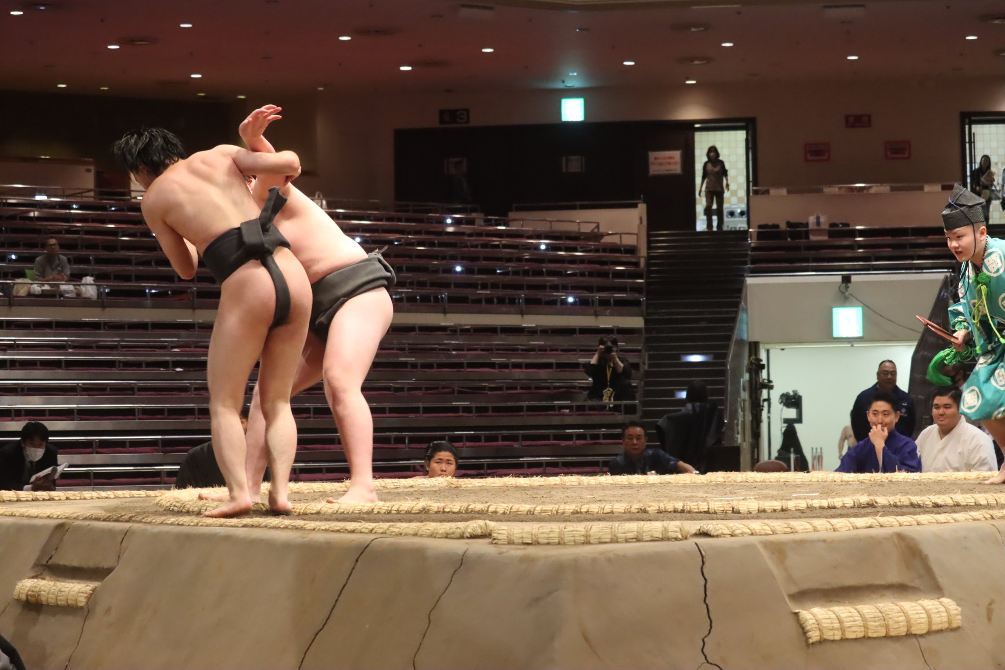 GNvzykeawAAcaHz.jpg:large