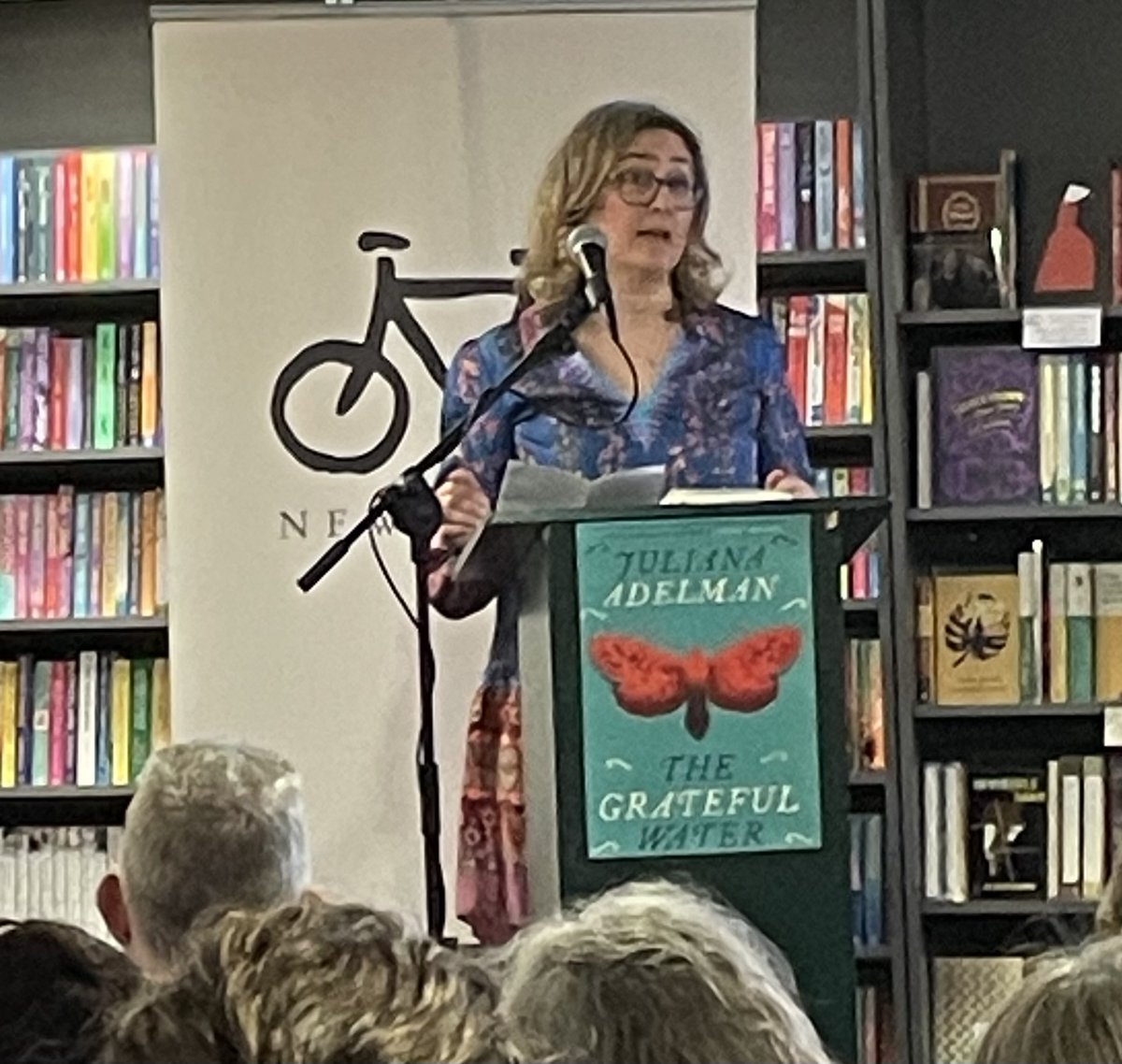 Last night, our colleague Juliana Adelman launched her first novel, The Grateful Water. It was a wonderful occasion. Earlier this week, she spoke about it to Oliver Callan. You can listen back here: rte.ie/radio/radio1/c… @DCU @NewIslandBooks
