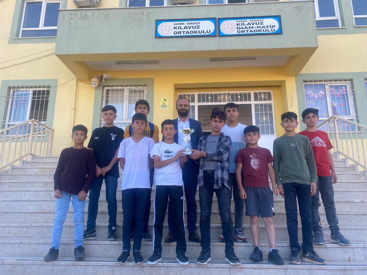 Mardin/Dargeçit-Kılavuz Ortaokulu/İho (@kilavuzort_iho) on Twitter photo İlçede yapılan Ortaokullar arası futbol turnuvası’nda 3. olup okulumuza kupa kazandıran öğrencilerimizi tebrik ediyoruz.
<a href="/mardinilmem/">Mardin İl Millî Eğitim Müdürlüğü</a>
<a href="/Murat69_Demir/">Murat Demir</a>
<a href="/Dargecit_MEM/">Mardin Dargeçit ilçe Milli Eğitim Müdürlüğü</a>
<a href="/kilavuz_iho/">Kılavuz Ortaokulu/imam hatip Ortaokulu</a> İlçede yapılan Ortaokullar arası futbol turnuvası’nda 3. olup okulumuza kupa kazandıran öğrencilerimizi tebrik ediyoruz.
<a href="/mardinilmem/">Mardin İl Millî Eğitim Müdürlüğü</a>
<a href="/Murat69_Demir/">Murat Demir</a>
<a href="/Dargecit_MEM/">Mardin Dargeçit ilçe Milli Eğitim Müdürlüğü</a>
<a href="/kilavuz_iho/">Kılavuz Ortaokulu/imam hatip Ortaokulu</a>