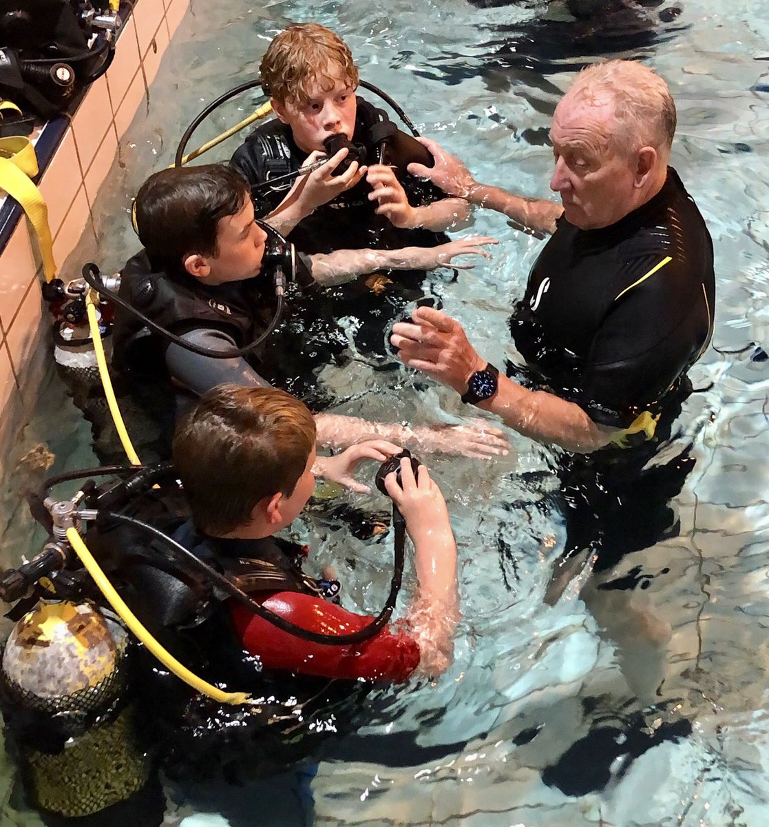 We were thrilled to welcome a second group from the 2nd Raunds Scouts to the pool for a try dive this evening! These young adventurers are ready to explore the underwater world and make some unforgettable memories!  #northamptonscubaschool #scubanuts #padi #northampton