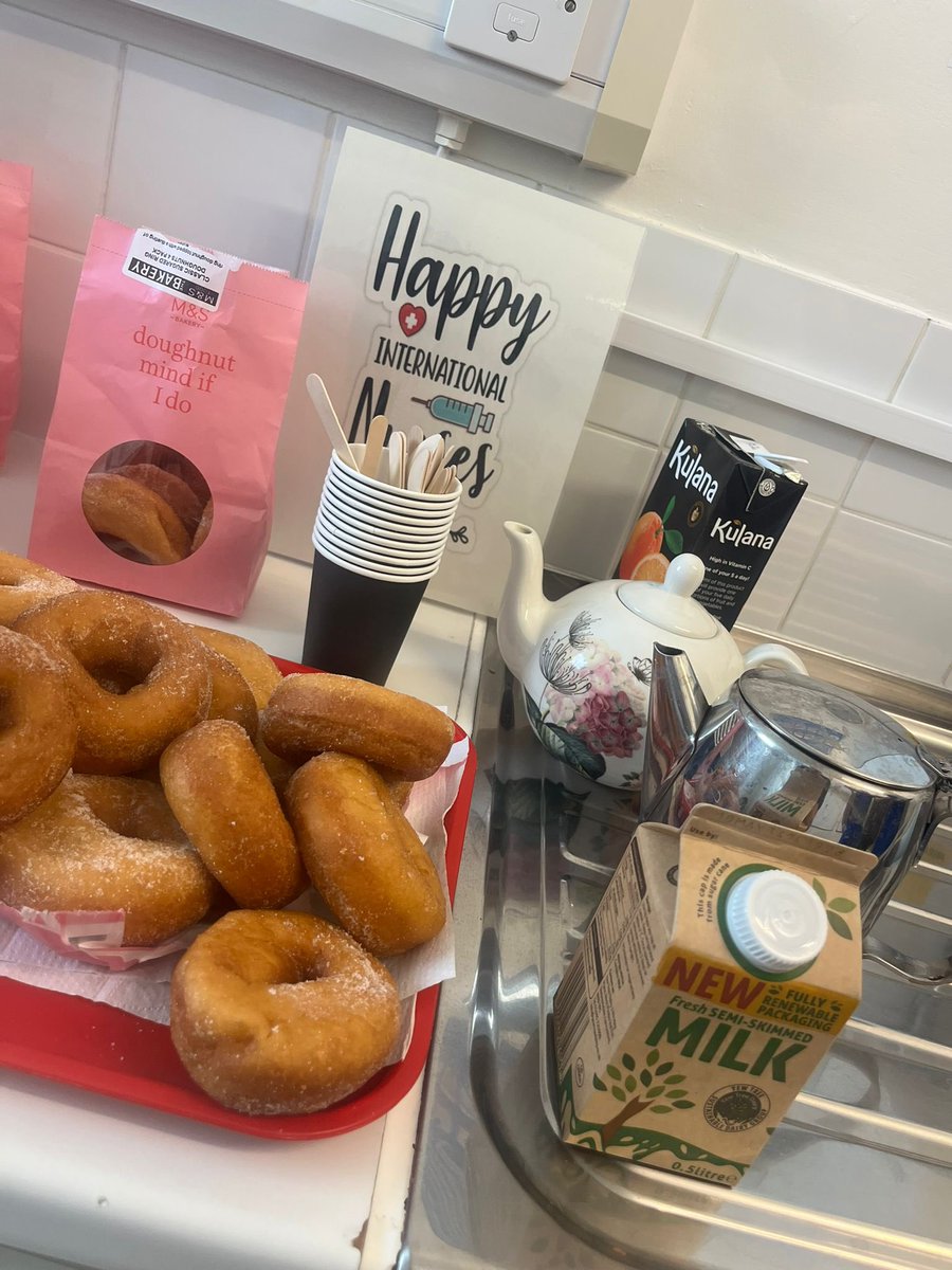 C8 ward manager Shauna marking #InternationalNursesWeek with her team 💙 #Kind <a href="/CUH_NHS/">Cambridge University Hospitals NHS</a>