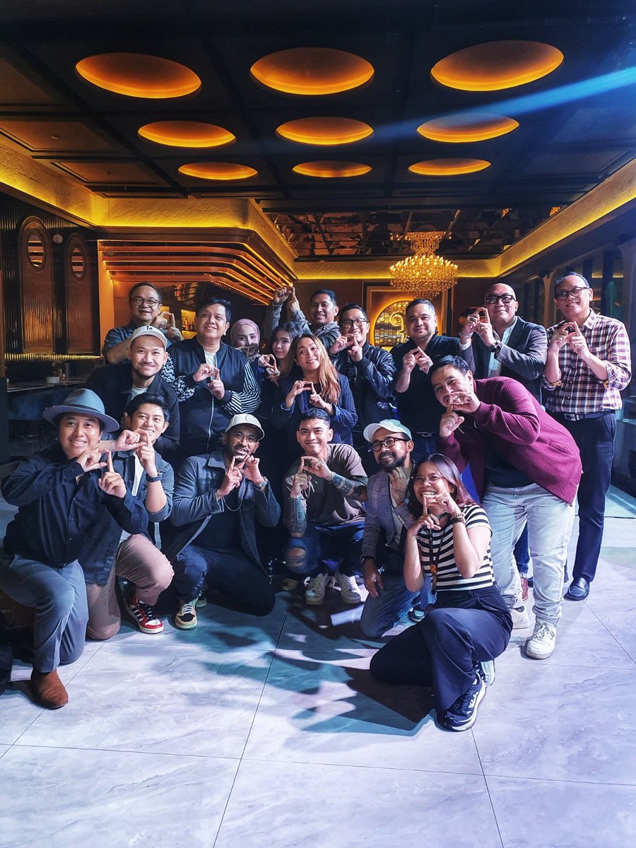 Jamming tadi malam <a href="/riekaroslan/">Rieka Roslan</a> <a href="/3/">Blair</a>.composers @basejamofficial @harsyarieuwpassa <a href="/latishadiva/">latisha diva</a> bareng @shakytown_music di <a href="/parlesenayan/">Parle Senayan</a>