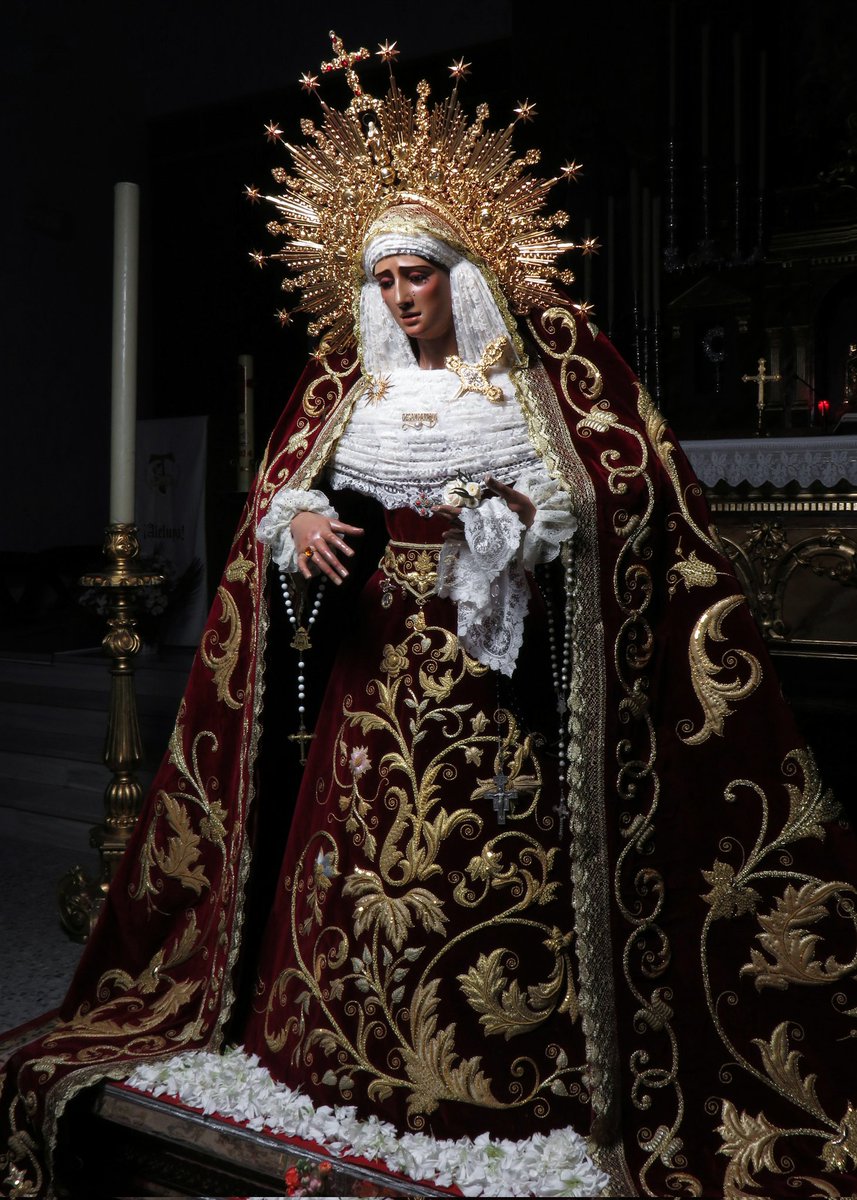 🟣 Esta tarde comienza el besamanos en honor a la Virgen de los Desamparados de la @HDesamparados.
📸 @_manueljmoreno_ 

#ElCabildo #TDSCofrade