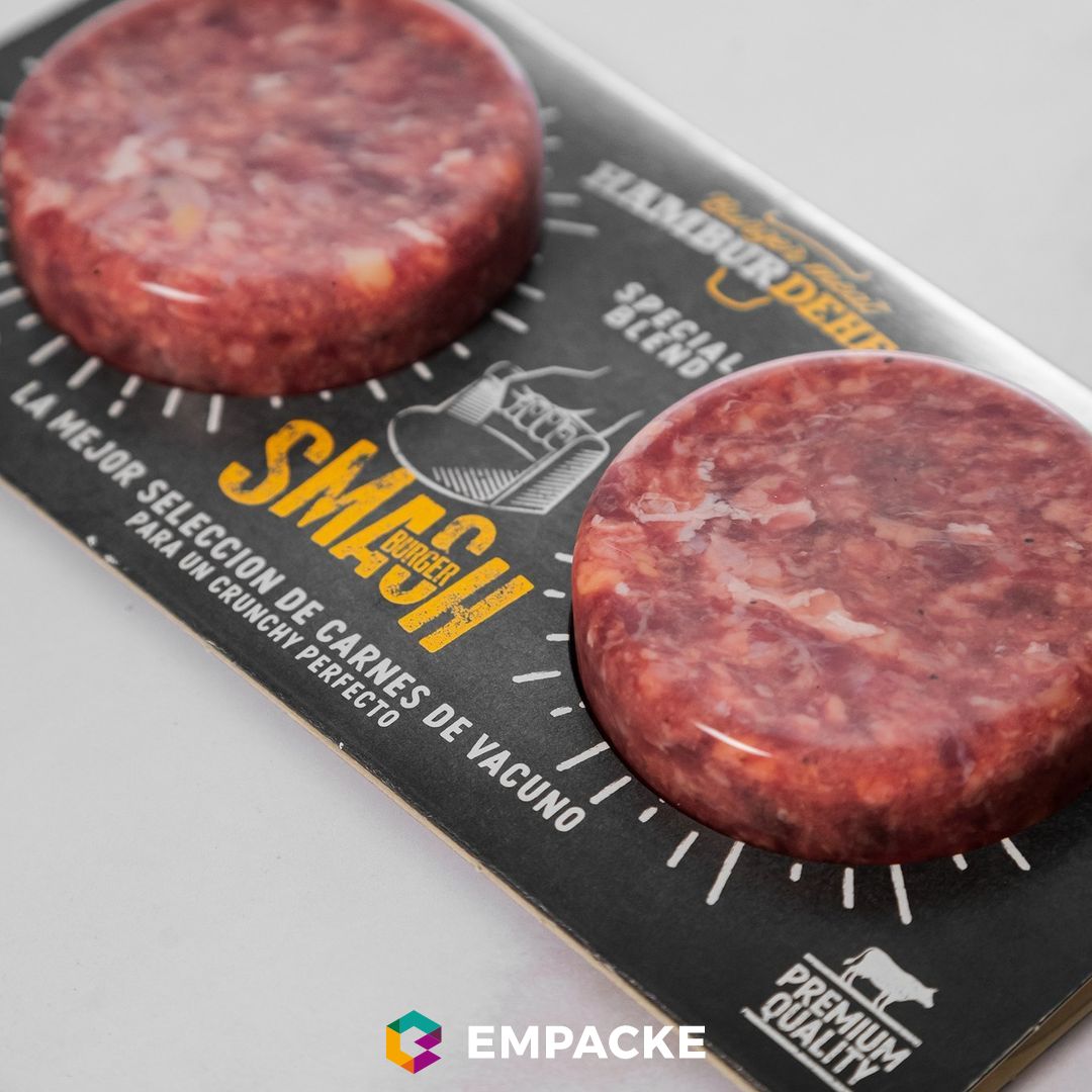 Empacke_Design's tweet image. ¡Nuevo diseño de packaging para Smash Burger de @hamburdehesa !
Un diseño rompedor, llamativo y potente, en el que la carne es la auténtica protagonista. Una tipografía con textura y con mucha personalidad es la clave de este proyecto de #packaging 

#brandingdesign #brandindg