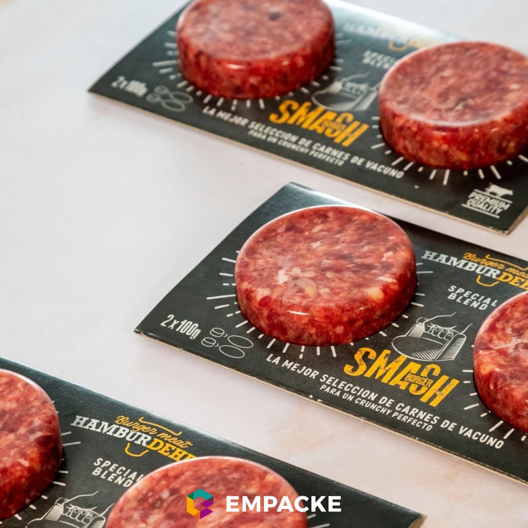 Empacke_Design's tweet image. ¡Nuevo diseño de packaging para Smash Burger de @hamburdehesa !
Un diseño rompedor, llamativo y potente, en el que la carne es la auténtica protagonista. Una tipografía con textura y con mucha personalidad es la clave de este proyecto de #packaging 

#brandingdesign #brandindg