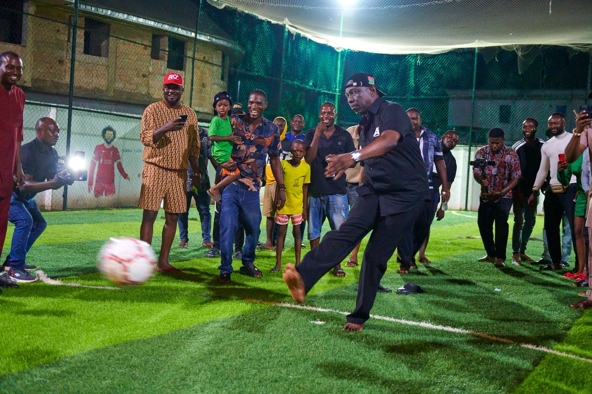 It was a dazzling night as Dr. Asue ighodalo @Aighodalo had an interactive session with the Youths of GRA Benin city and it was all smiles with sports as the incoming Governor showed his soccer skills😃
#AsueIghodalo2024
#AsueOgie2024
#EGoDoAm