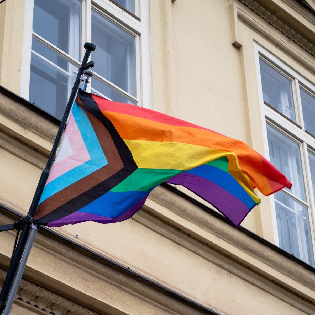 🏳️‍🌈🏳️‍⚧️ Dnes si vyvěšením Pride vlajky připomínáme Mezinárodní den proti homofobii, transfobii a bifobii.

🙏🏻 Na naší fakultě jsou vítáni všichni lidé bez rozdílu.