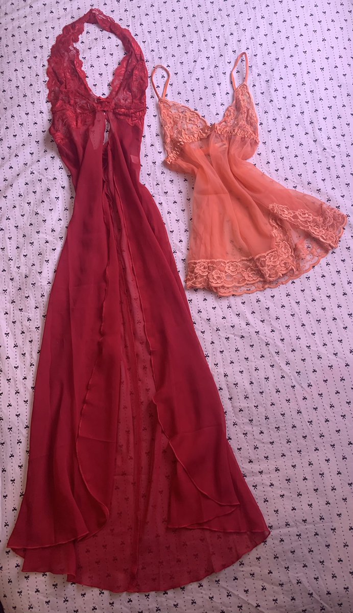 ✨let’s open mail together! This package is from Mercari! Two beautiful slip dresses! 🏴‍☠️💎💋

#secondhand #Mercari #thrifted #thrift #mailonline #onlineshopping 
#Vintage #FredericksofHollywood #slipdress #red #peach #Gemz #Thriftedstyle #Thriftedfashion 
#Onlinethrifting #mail