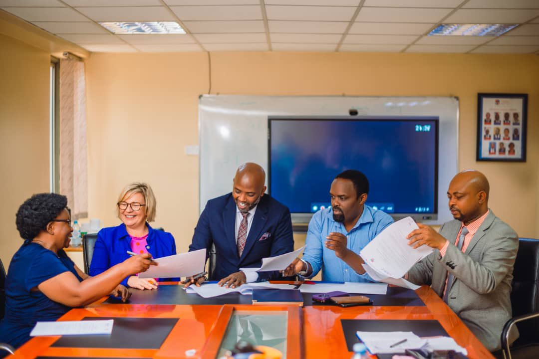 VUKampala's tweet image. 𝗕𝗜𝗚 𝗡𝗘𝗪𝗦: 𝗩𝗜𝗖𝗧𝗢𝗥𝗜𝗔 𝗨𝗡𝗜𝗩𝗘𝗥𝗦𝗜𝗧𝗬 𝗚𝗢𝗘𝗦 𝗚𝗟𝗢𝗕𝗔𝗟

We are thrilled to announce a game-changing partnership with Business and Hotel Management School (BHMS) - @BHMSLucerne in Switzerland, Robert Gordon University - @RobertGordonUni, and York St. John…