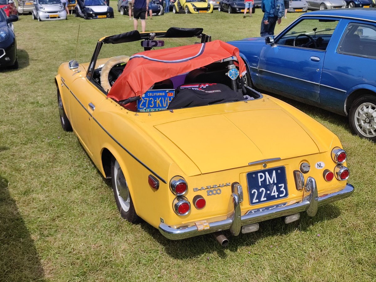 @JapaneseIcons I can finally contribute to #FairladyFriday! Last weekend during 2 carmeets, I saw 2 of them! The 1st of them is this yellow Cali import #Datsun1600, seen during Elk Merk Waardig (Every Brand Worthy, a carmeet celebrating the more obscure/unloved cars). #datsun #fairlady #SPL311
