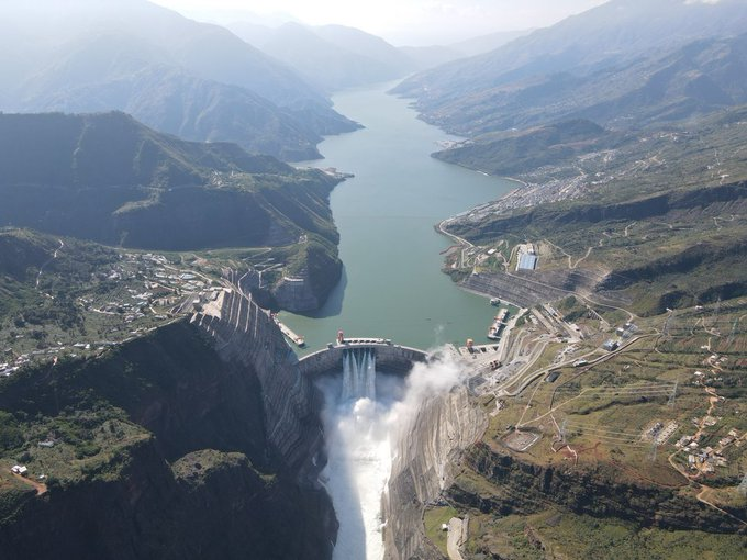 The power generation of #China's major #electricity production enterprises went up 3.1% YoY in April to reach 690.1 billion kWh, according to the National Bureau of Statistics, with #SolarPower and #hydropower output up 21.4% and 21% YoY, respectively.