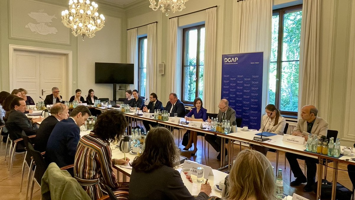 Honored to host a closed-door discussion at DGAP this morning with President @sandumaiamd. We'll explore #Moldova's position ahead of October's presidential election, the challenges before next year's parliamentary election, and her expectations for EU integration.