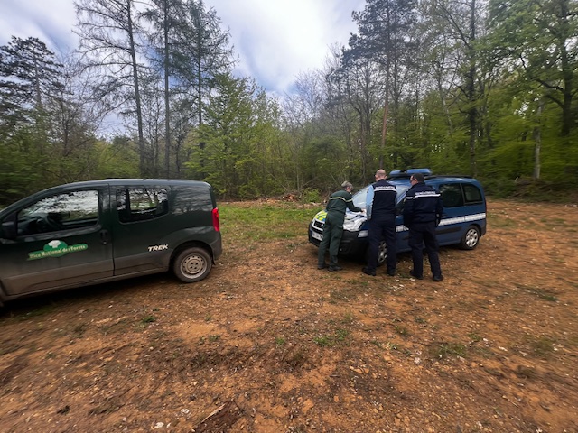 #TerritoirePropre...Plusieurs opérations en quelques jours pour @Gendarmerie_054 comme ici avec @ONF_Officiel , élus et BTA Neuves-Maison en Natura 2000 sur le plateau de Ste Barbe ou secteur TOUL Forêt de Haye ou avec la BTA Frouard sur le 'terrain encombré' d'un particulier✅