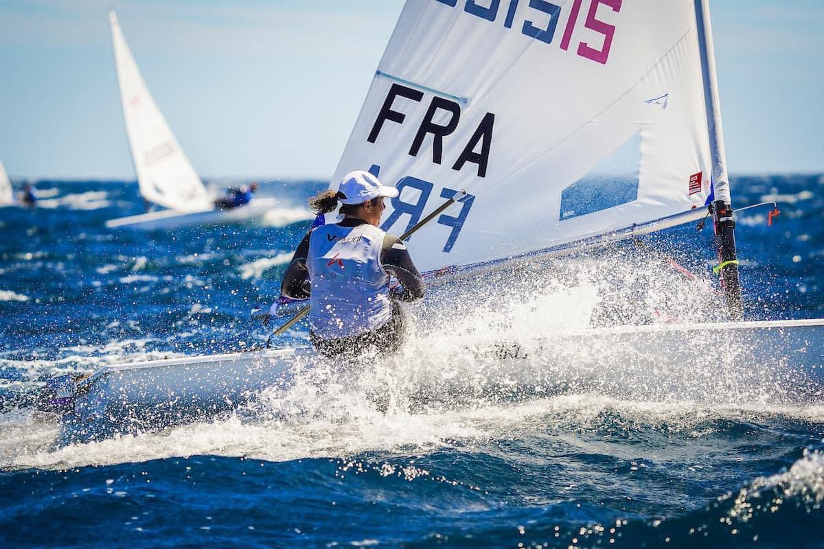 Je partage avec vous ce matin cette belle photo, prise par la FFV, de notre championne mandolocienne Louise Cervera, en entrainement à Marseille, où elle participera cet été aux épreuves de voiles des Jeux Olympiques. Mandelieu sera à ses côtés pour la soutenir !