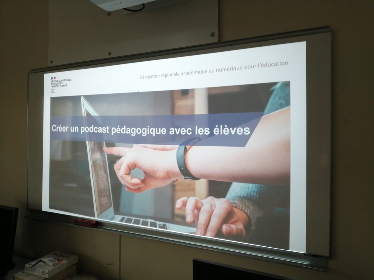 Formation "Créer un #podcast pédagogique avec les élèves" à destination des enseignants de <a href="/dsden71/">DSDEN 71</a>. 
Monter un projet, comprendre les différents étapes, prendre en main le matériel, impliquer la communauté éducative...
Des enseignants conquis et prêts à se lancer !