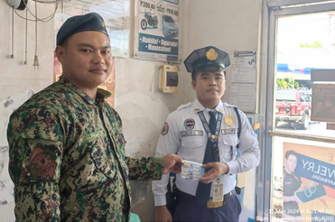 Iligan City Mobile Force Company personnel conducted Dialogue.

#SaBagongPilipinasAngGustongPulisLigtasKa
#ToServeandProtect
#serbisyongcardo
#SerbisyongMayPuso