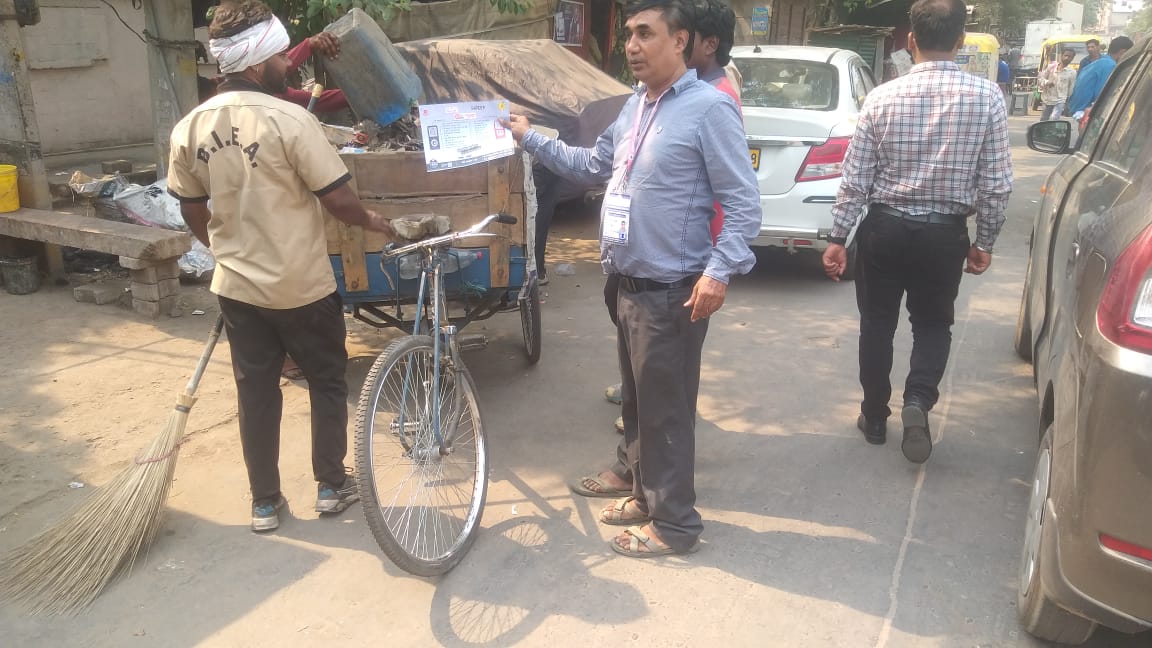 Voters awareness through distribution of pamphlets at Badli industrial under jurisdiction of AC-13 Rohini. @CeodelhiOffice @ECISVEEP #DeshKaGarv #ChunavKaParv