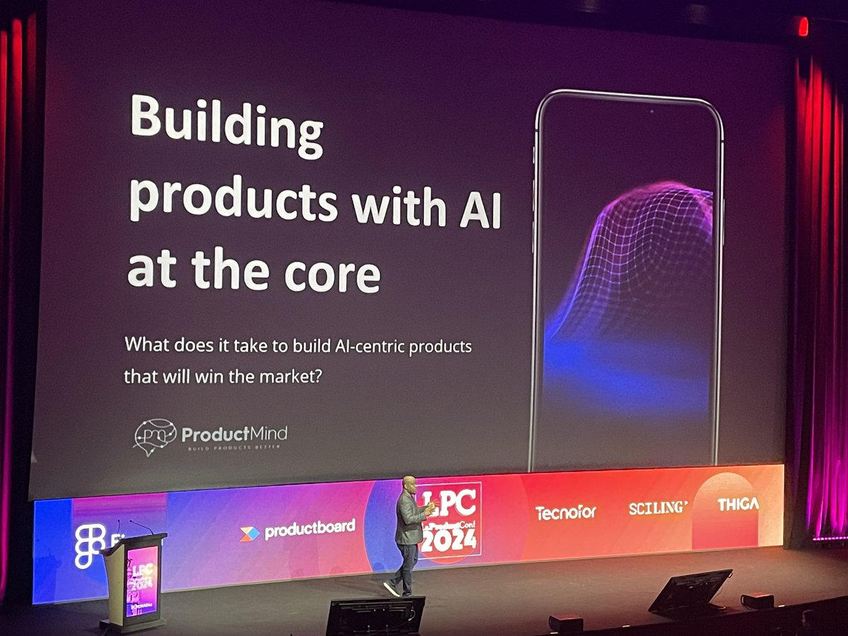 LaProductConfES's tweet image. Tras la intro de @DiegoChicodeG y las presentaciones de Lourdes y Harold, empezamos directamente con un plato fuerte: @ojiudezue y cómo tener éxito en PLG en la era de la IA #LPCMAD24