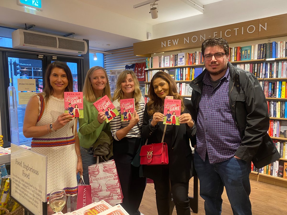 So much fun celebrating the launch of Love Match by the lovely @ECScullion @Wimblestones last night. A spicy tennis romance set in Wimbledon- can’t wait to read🍓🎾❤️ #LoveMatch Great to also catch up with writers @AAChaudhuri @SCWwriter @writerjac @JoyKluver