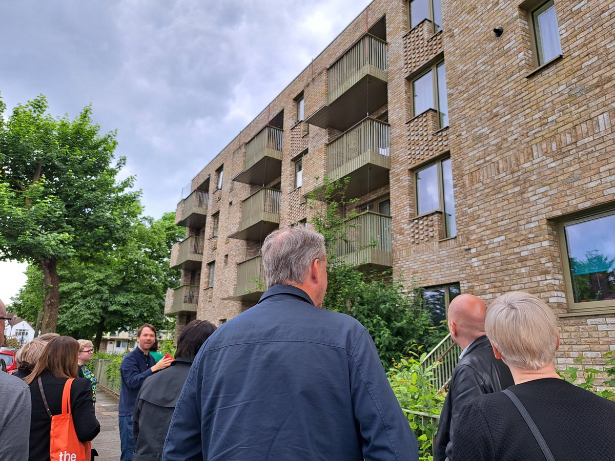 We had an informative and lovely visit with @LevittBernstein yesterday at Hazelhurst Court. Thank you for showing us the place and sharing how senior housing is in London Tom and Irene! #seniorhousing @TampereUni