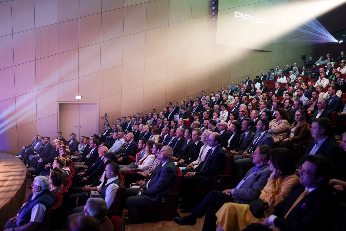 🏆 La @CdMLuxembourg a célébré, ce jeudi à la Philharmonie, l’#innovation & l’#artisanat lors de la remise du 'Grand Prix PIA 2024'. S.A.R. le Grand-Duc Héritier a participé à l’événement, organisé tous les 2 ans, en compagnie des Ministres @RothGilles & @LexDelles. ©MGD/S.Margue