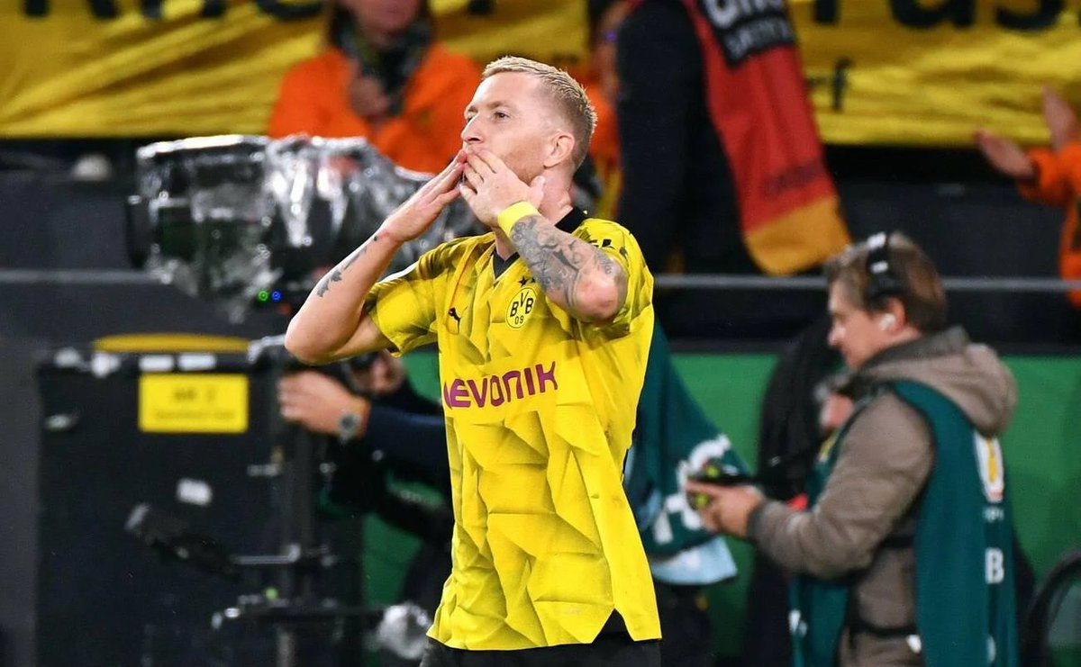 Since Marco Reus has been playing for BVB, Borussia Dortmund has been significantly more successful with him on the pitch (winning percentage of 61%) than without him (50%). There have been proportionally more victories, fewer defeats, and the points average in games with Reus is