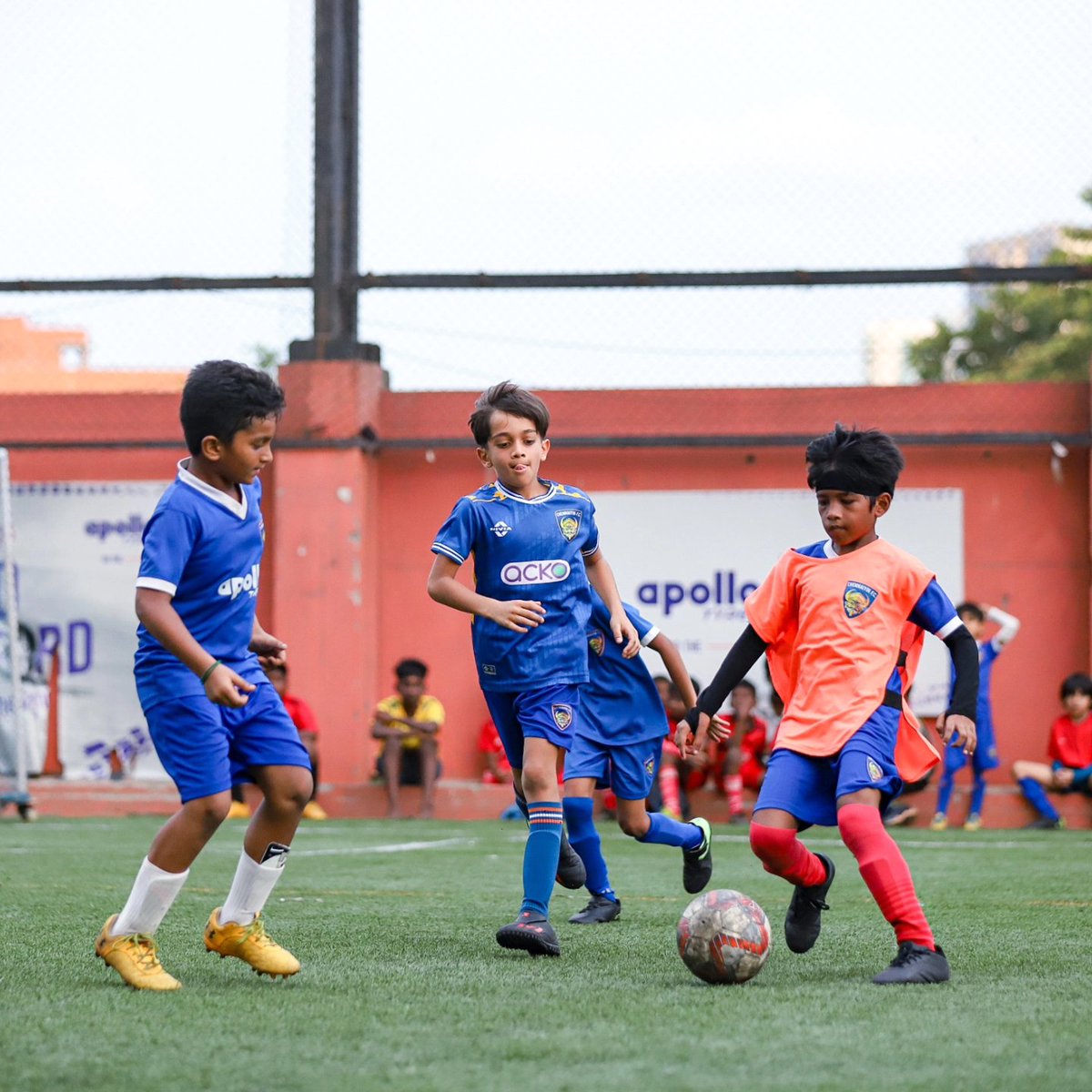 We invited the kids that are part of our soccer school programme in Chennai for an enjoyable session of football, to celebrate grassroots day the Chennaiyin way! ⚽💙 #ChennaiyinFCYouth #ChennaiyinFC #CFCSoccerSchools #AllInForChennaiyin #GrassrootsDay #AFCGrassrootsDay #AFC