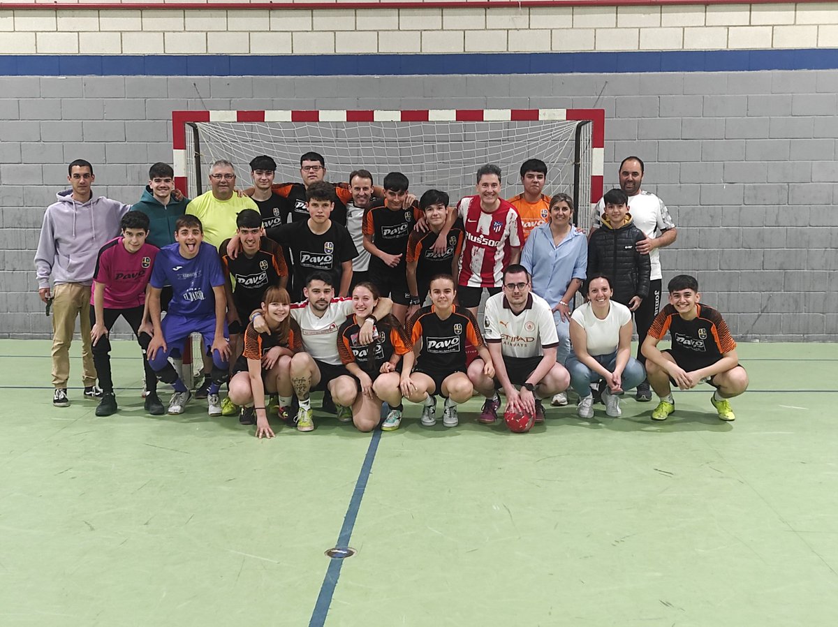 En el día de ayer, parte de la familia del vía pido disfrutar del partido anual que juegan madres, padres y entrenadores contra nuestros integrantes de las plantillas del club.

#VamosVia #VIAAA #AUAUAU