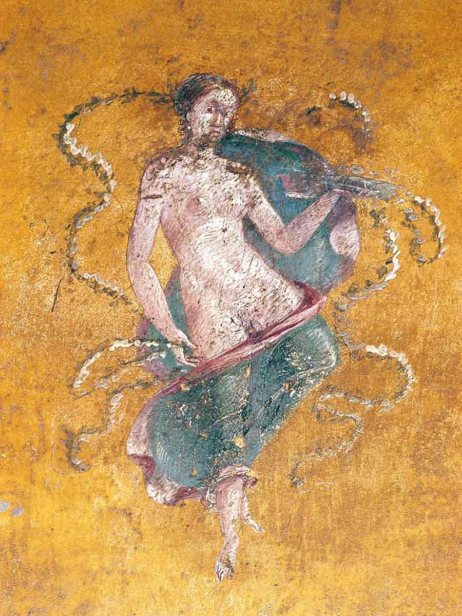 #FrescoFriday

Get to your weekend like the maenad you are, beautiful people! Low slung coverings, trays of delights, and the ability to float through the air are non-negotiable.

🏛 MAN Napoli, likely from Pompeii