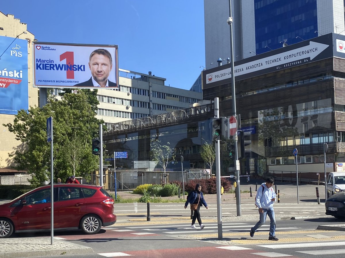 Baner @MKierwinski tuż przy siedzibie PiS-u 🙃
🇪🇺 Europejska kampania w pełni!