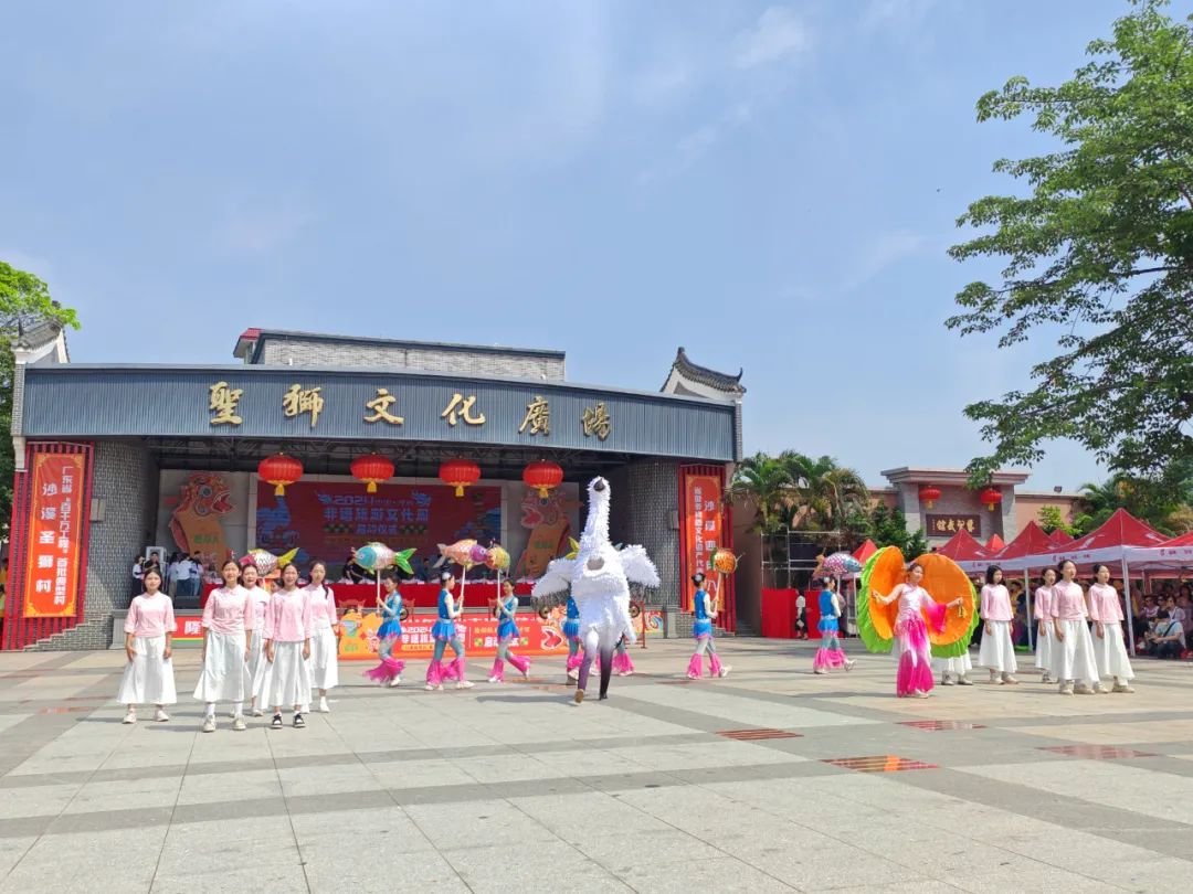 In Shaxi Town, #Zhongshan, an annual grand folk parade with a 400-year history is held on the 8th day of the 4th lunar month, which falls on May 15 this year and continues until May 19. On the opening day, over 3,000 performers from 68 parade teams showcased various performances.