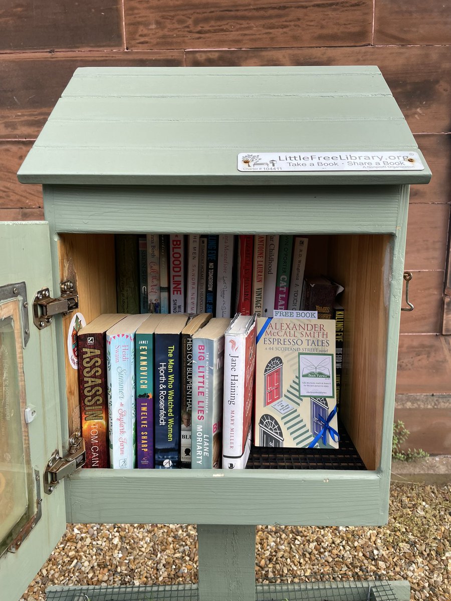 This week #Edinburghbookfairies are celebrating Little Free Library Week by sharing books by #Edinburgh authors in some of the little libraries around the city. Today we visited MacDowall Road and left a pre-loved copy of Expresso Tales. #Ibelieveinbookfairies #lflweek