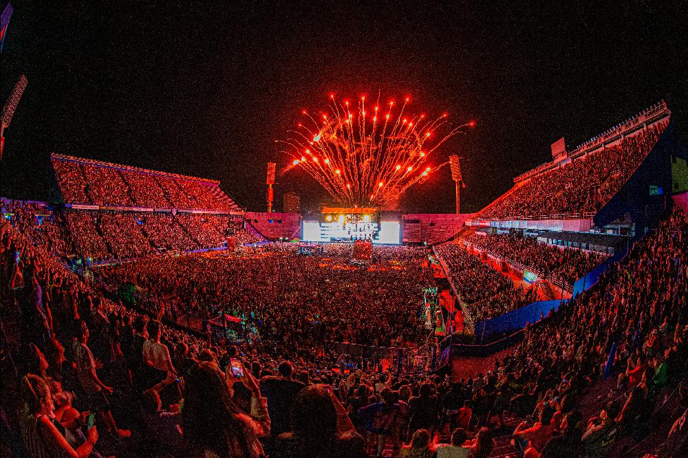 In 24 hours Louis will be playing a show in front of more than 55,000 people at the Velez Sarsfield Stadium (Argentina), the largest stadium in his solo career!
